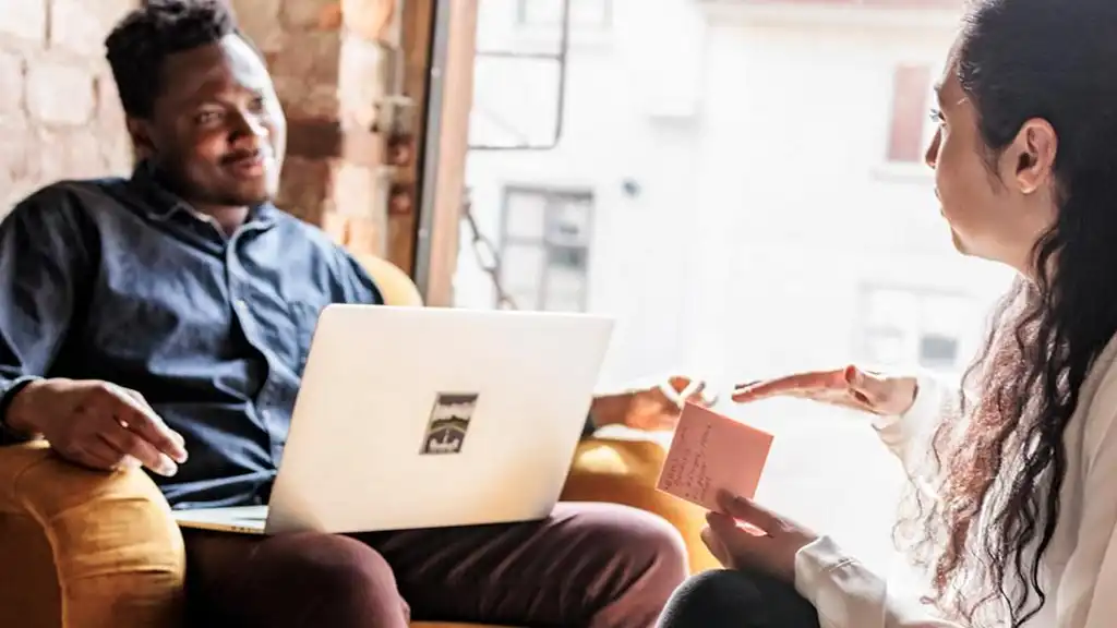 It's a match. Man och kvinna i möte